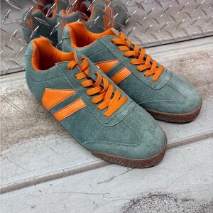 New but dusty Green and Orange Men's Dunnits, 9US